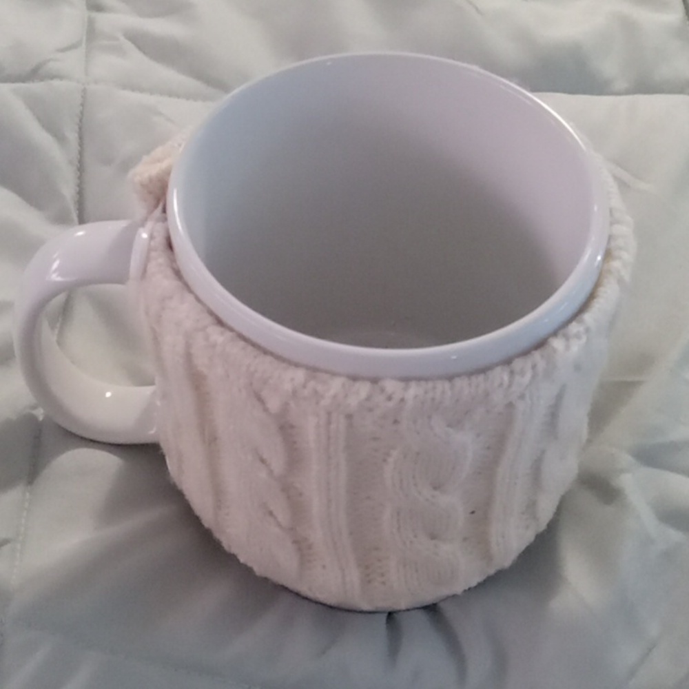 White Cable Knit Mug Cozy By Holiday Home